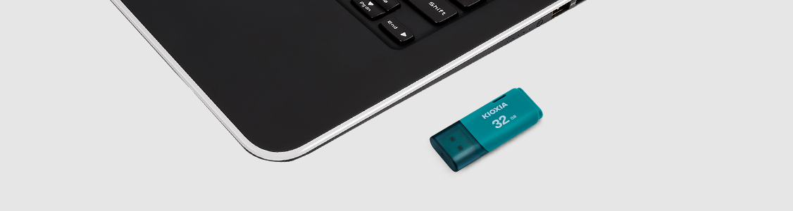 KIOXIA 128GB USB 2.0 Usb Bellek U202 LU202W128GG4 Beyaz ikinci görünüm