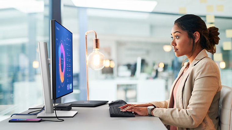 DELL 27" IPS ULTRASHARP U2724D 5MS 120Hz HDMI-DP-USB-C Kurumsal Monitör (2560 X 1440)