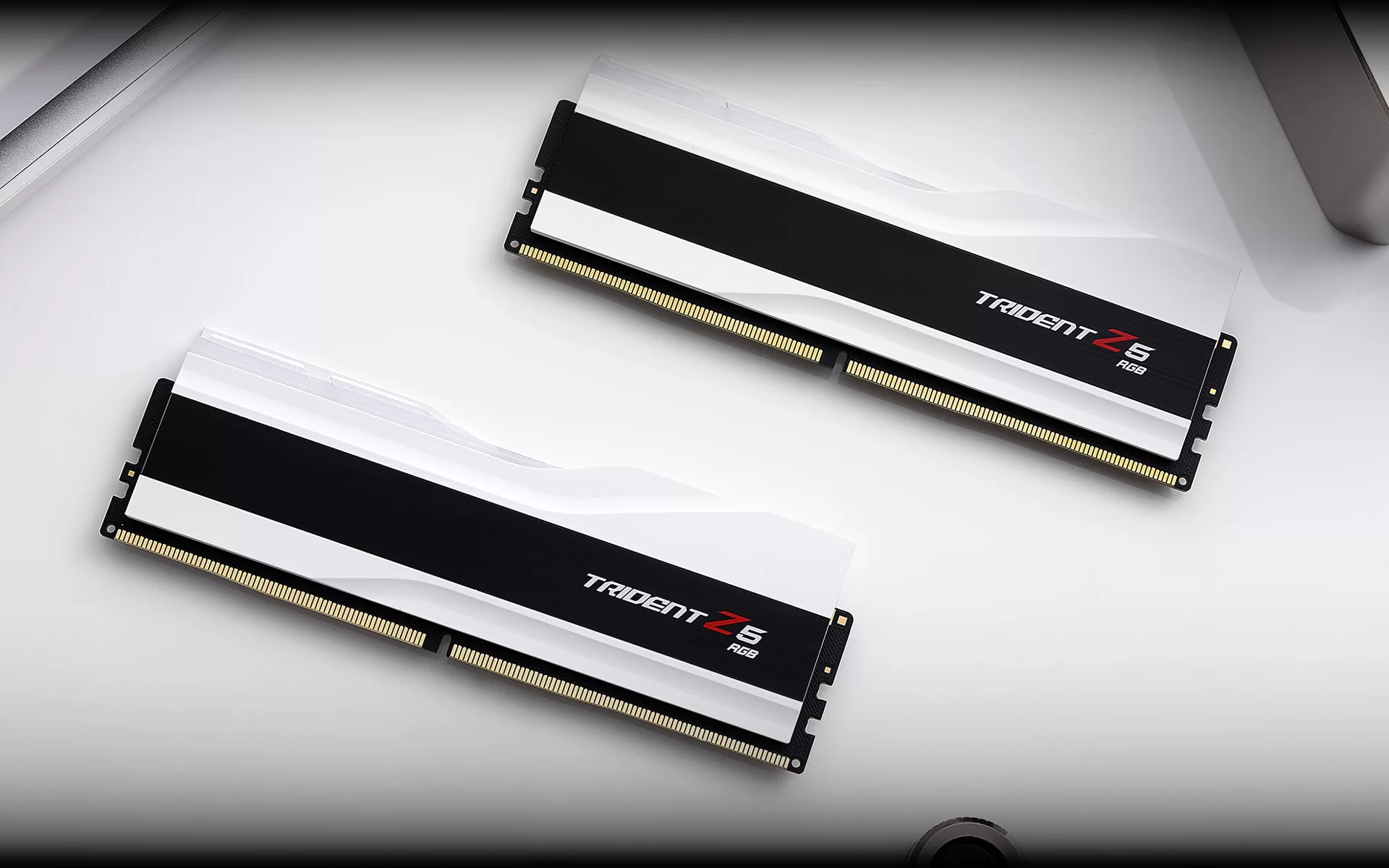 GSKILL 32GB (2X 16GB) DDR5 6000MHZ CL36 DUAL KIT RGB PC RAM TRIDENT Z5 F5-6000J3636F16GX2-TZ5RW BEYAZ