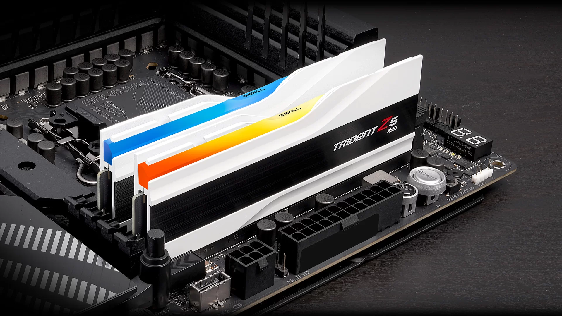 GSKILL 32GB (2X 16GB) DDR5 6000MHZ CL36 DUAL KIT RGB PC RAM TRIDENT Z5 F5-6000J3636F16GX2-TZ5RW BEYAZ