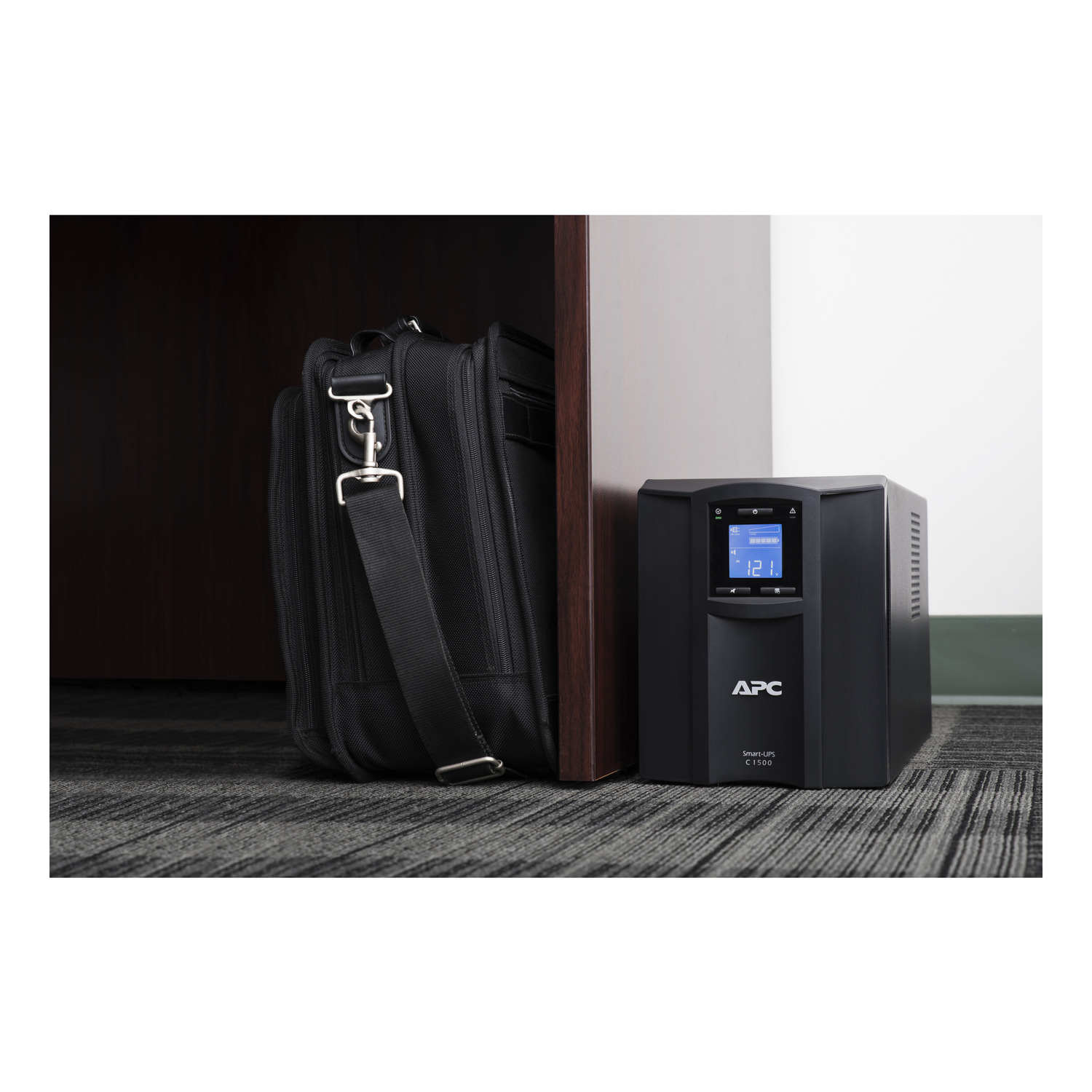 APC 1500VA/900W SMC1500IC Smart-UPS  LCD SmartConnect Line Interactive Ups